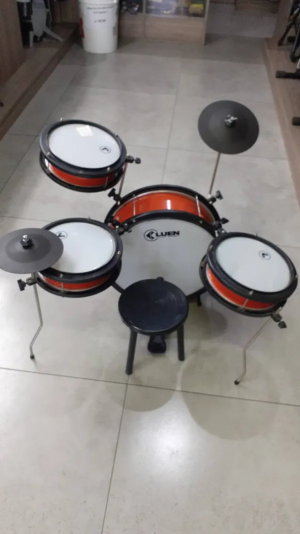 Instrumentos musicais infantis no Corredor Musical