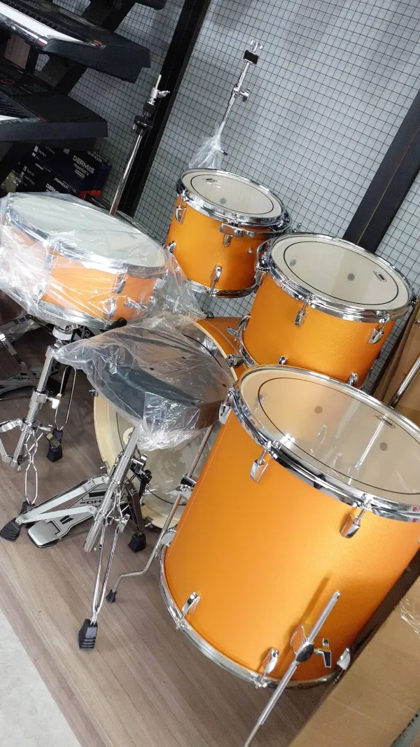 Baterias acústicas e eletrônicas no Corredor Musical