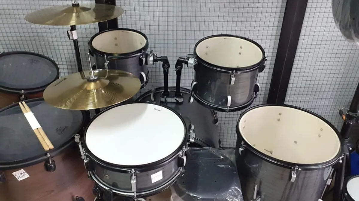 Bateria acústica completa com pratos